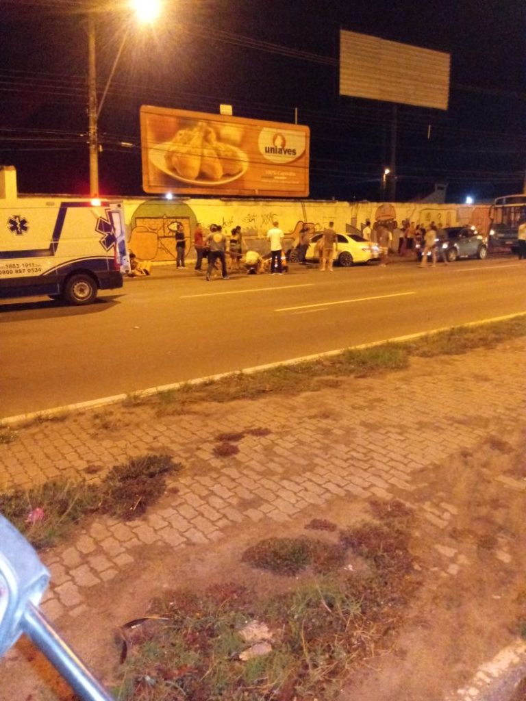 Cinco pessoas ficam feridas em acidente em frente à estação ferroviária
