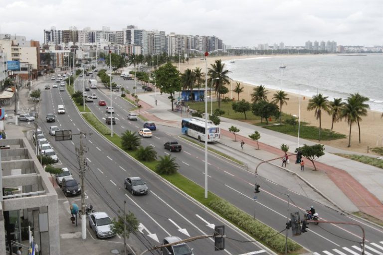 Câmeras vão multar avanço de sinal em Camburi e na Fernando Ferrari