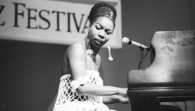 Há 85 anos, nascia Nina Simone, uma das maiores vozes do jazz internacional