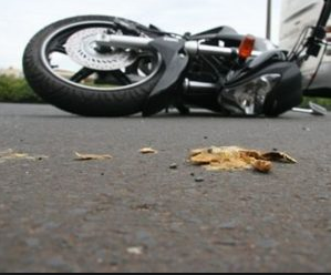 Acidente com moto na Avenida Fernando Ferrari deixa trânsito lento