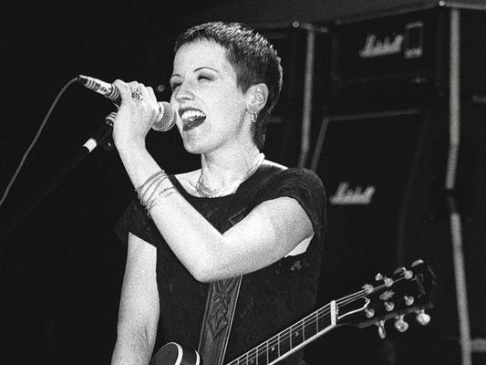 Cranberries confirma lançamento de disco de inéditas após morte de Dolores O’Riordan