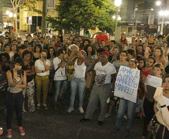 Manifestação contra a morte de Marielle deixa trânsito lento em Vitória