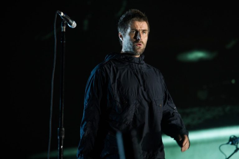 Ex-Oasis, Liam Gallagher faz show vigoroso no pré-Lolla e dedicou ‘Supersonic’ a Gabriel Jesus