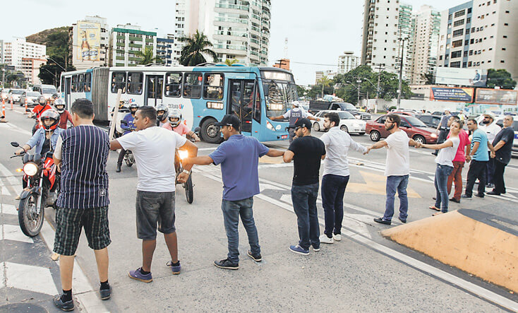 Motorista de aplicativo baleado na cabeça em assalto