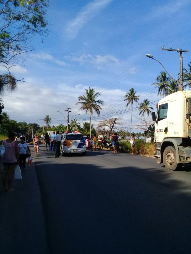 Protesto interdita ES 010 em Coqueiral de Aracruz