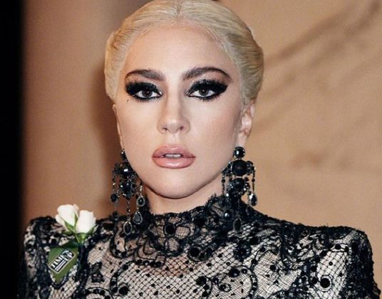 Lady Gaga vai ajudar crianças a terem material escolar de fácil acesso nos EUA