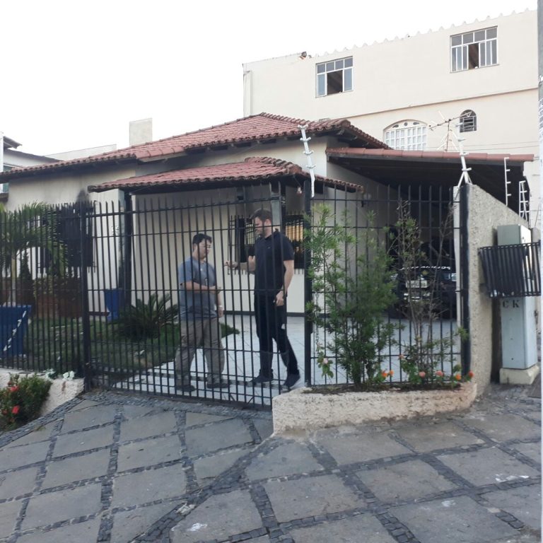 Termina nova perícia na casa dos pastores de Linhares após quase 5h