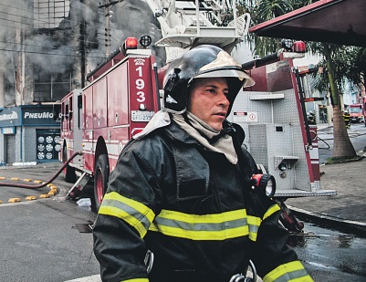 Vagas para policiais e bombeiros com salários de até R$ 9 mil