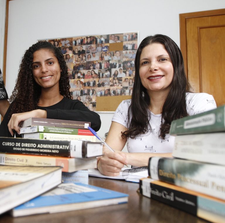 Maratona de estudos entre 62 mil inscritos para o concurso do Banestes