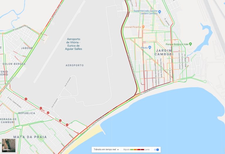 Trânsito lento na avenida Dante Michelini e em Jardim Camburi