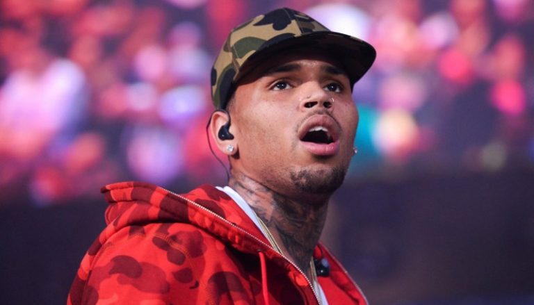 Mulher processa Chris Brown alegando que foi estuprada na casa dele