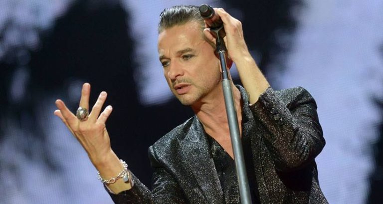 Após 24 anos, Depeche Mode volta ao disco com rock eletrogótico