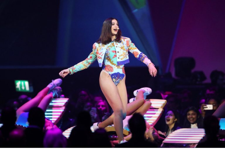 Final da Liga dos Campeões terá Dua Lipa antes de Real Madrid x Liverpool