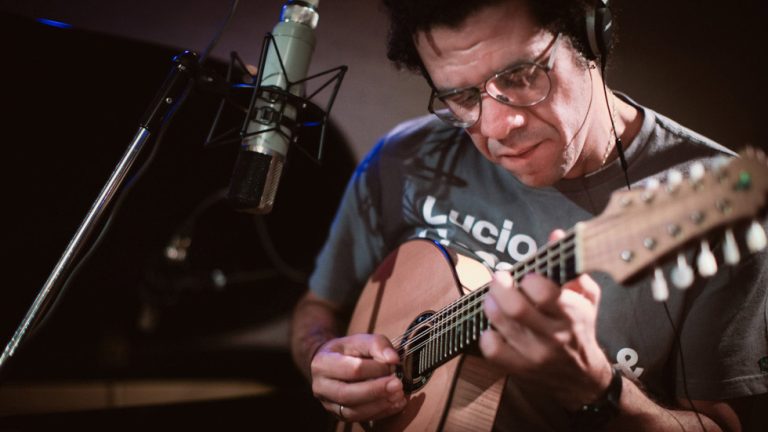 Virtuoso Hamilton de Holanda celebra 100 anos do mestre Jacob do Bandolim