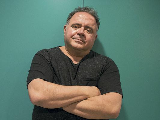 Sucesso do rock brasileiro, Leo Jaime nunca saiu de cena e segue explorando seus talentos além da música