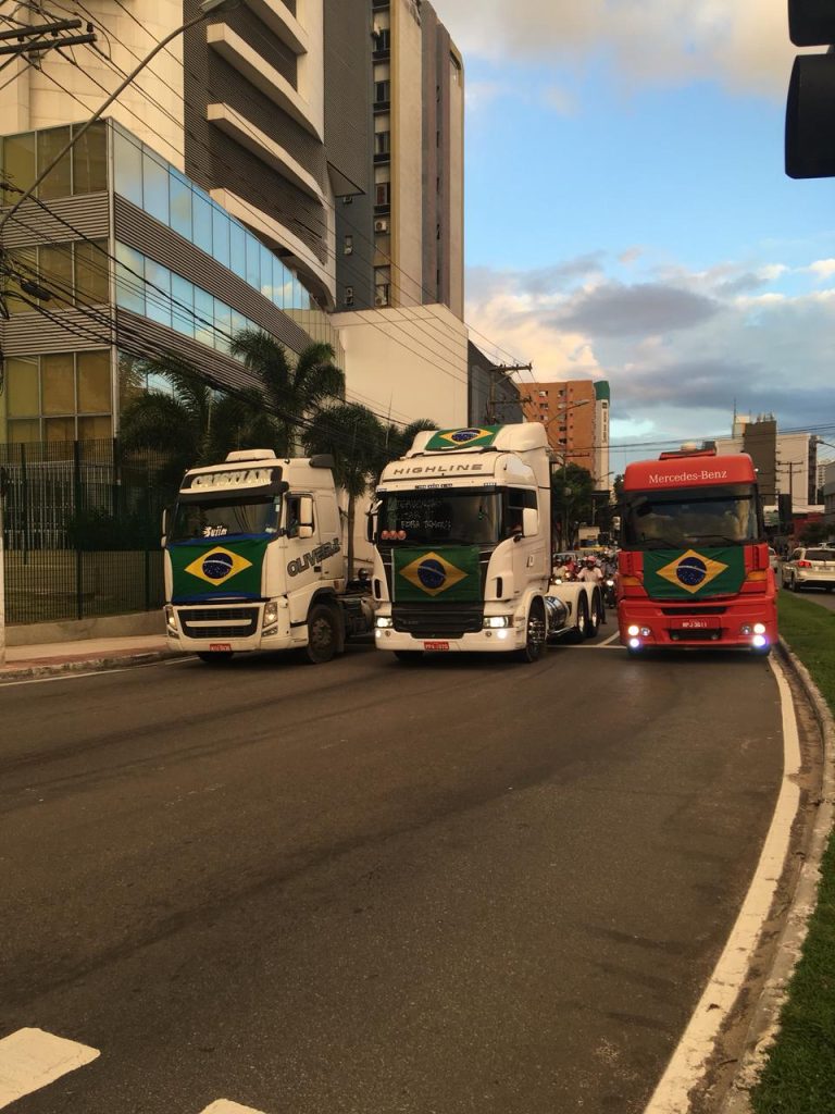 Manifestação dos caminhoneiros congestiona trânsito em Vitória