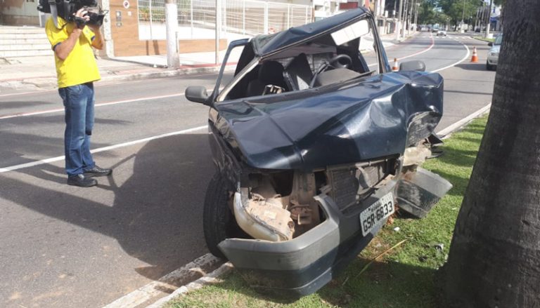 Acidente na Avenida Beira Mar deixa uma pessoa ferida em Vitória
