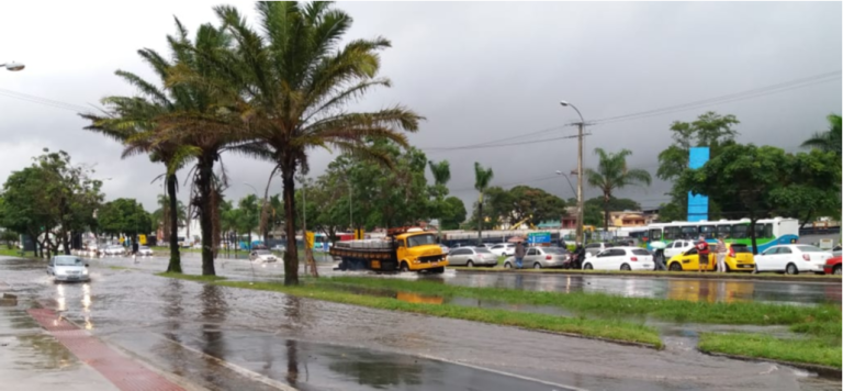 Chuva provoca alagamentos e engarrafamentos na Grande Vitória