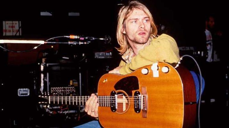Músico acusa Courtney Love de tentar matá-lo por violão de Kurt Cobain