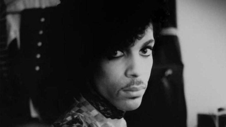 Um álbum póstumo de Prince chegará ao mercado no dia em que o astro completaria 60 anos
