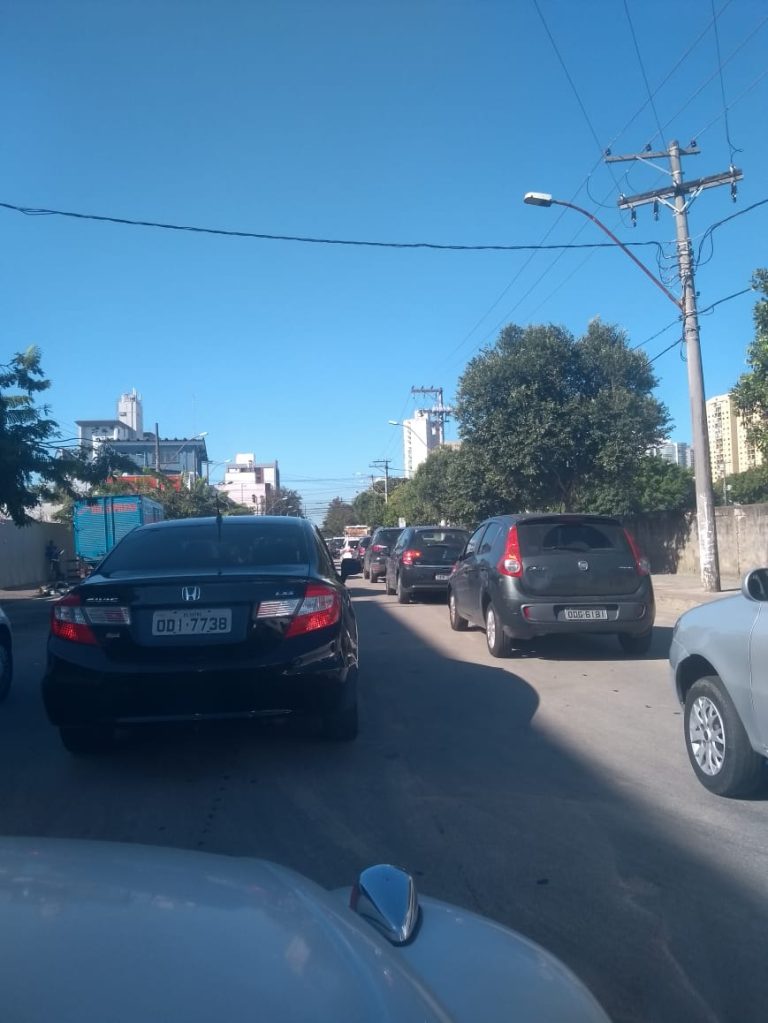 Trânsito complicado na véspera do jogo do Brasil