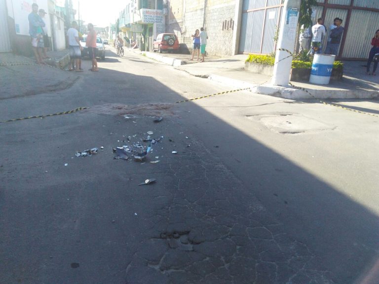 Motociclista morre após bater em ônibus do Transcol