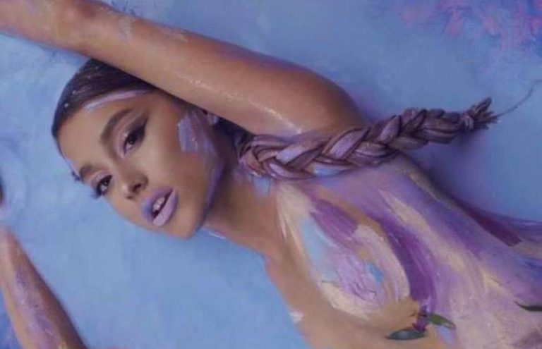Acusada de blasfêmia, Ariana Grande lança o single ‘God is a woman’