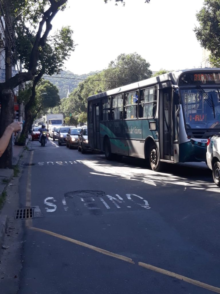 Congestionamentos nas principais vias de Vitória na véspera do jogo do Brasil