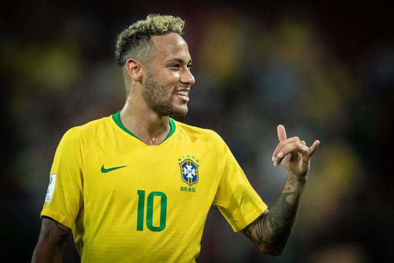 ‘Desafio do Neymar’ viraliza e imagens de pessoas rolando no chão viram hit