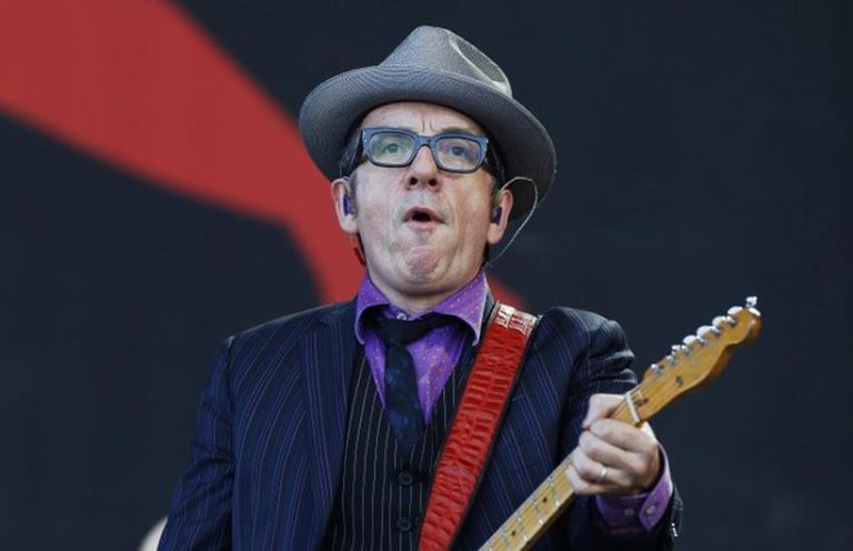 Elvis Costello cantor de “She” cancela shows devido a um tumor agressivo
