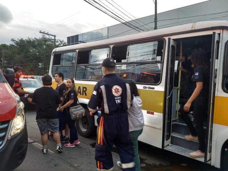Engavetamento deixa o trânsito lento em Vitória