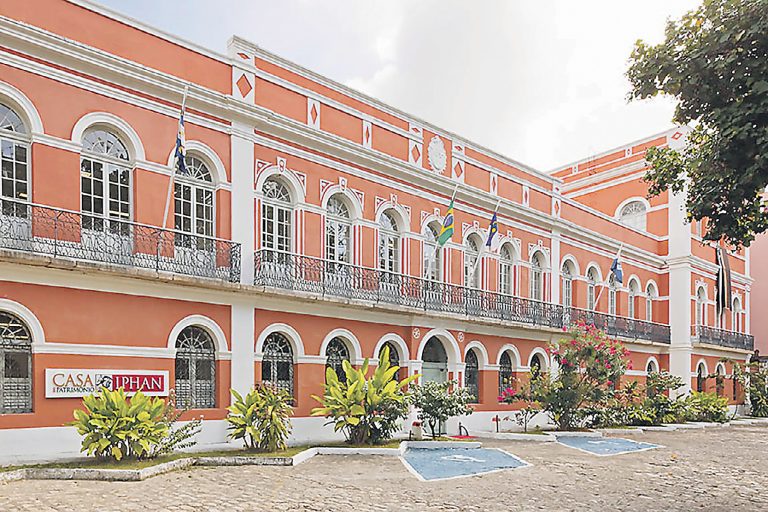 Último dia de inscrições para 437 vagas com salários de até R$ 18 mil