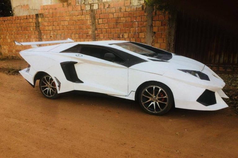 Pedreiro transforma Uno em Lamborghini e faz sucesso no interior
