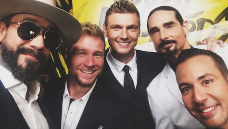 Estrutura de metal desaba em show e fere fãs do Backstreet Boys nos EUA