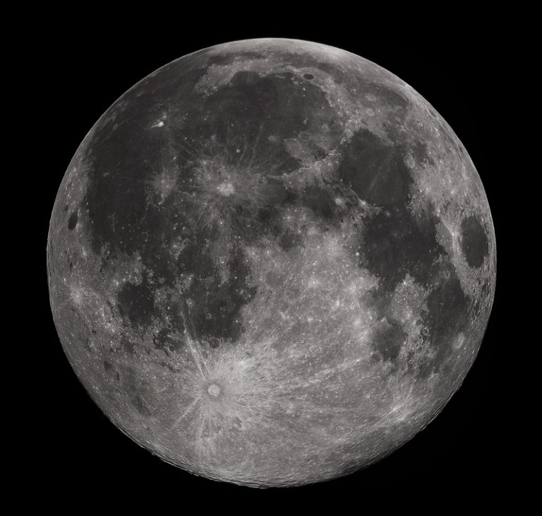 Nasa confirma que existe água na Lua, mas congelada