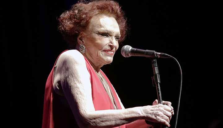 Com 96 anos, a veterana atriz e cantora Bibi Ferreira anunciou aposentadoria dos palcos