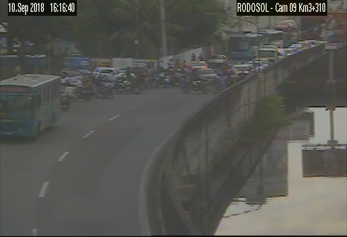 Operação de resgate interdita o trânsito há cinco horas na Terceira Ponte