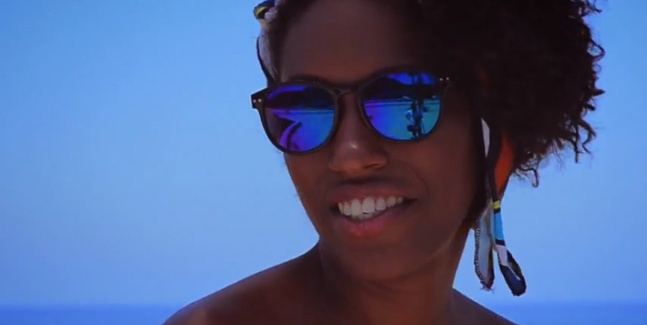 Cantora Mahmundi lança segundo disco e traz experiência em mistura de sons