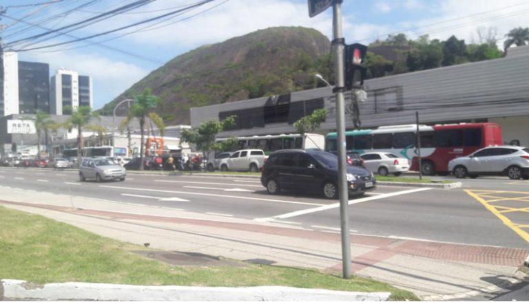 Véspera de feriado prolongado gera trânsito intenso na Grande Vitória