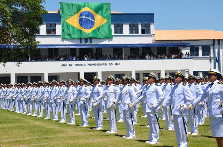 Marinha abre processo seletivo com 300 vagas e salários de R$ 11 mil