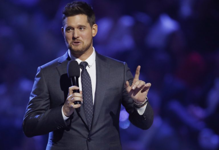 Drama pessoal: Michael Bublé anuncia aposentadoria após câncer do filho