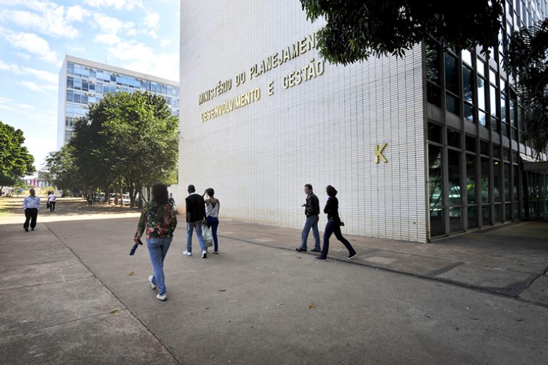 Mais 360 vagas de níveis médio e superior na União