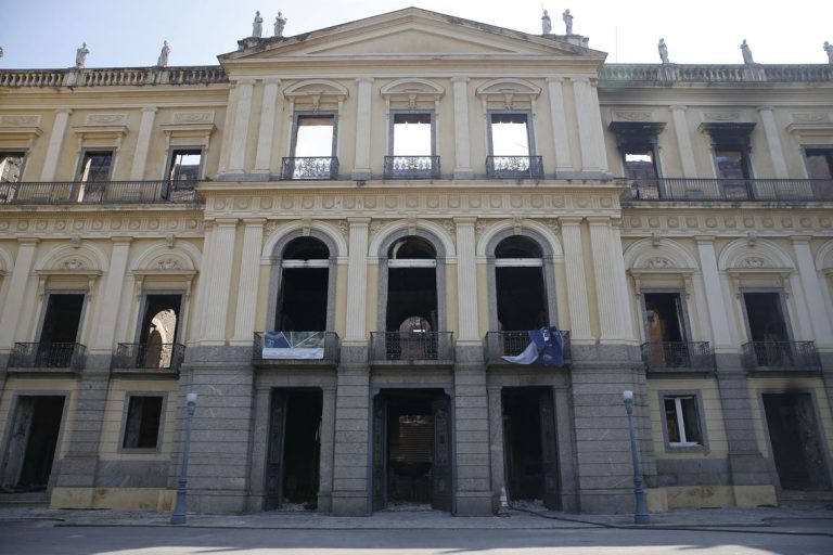 MEC poderá ampliar ajuda ao Museu Nacional para até R$ 12 milhões