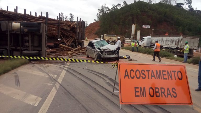 Acidente envolvendo carro e duas carretas deixa feridos na BR-262