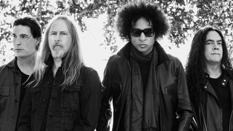 Roqueiros, preparem o coração e os ouvidos! O Alice In Chains está no Brasil!