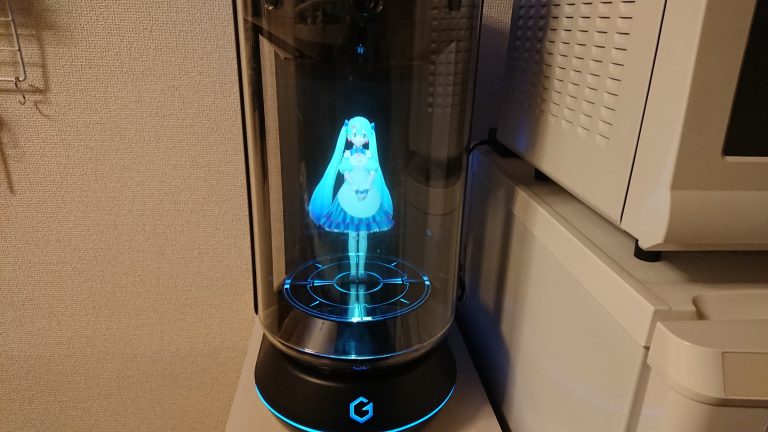 Japonês se casa com holograma