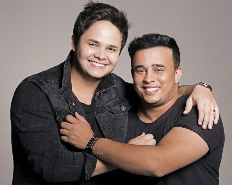 Balada sertaneja em Vitória com Matheus e Kauan