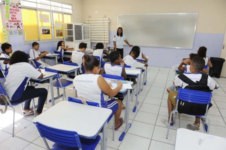 Rematrícula na rede de ensino de Vitória termina neste domingo