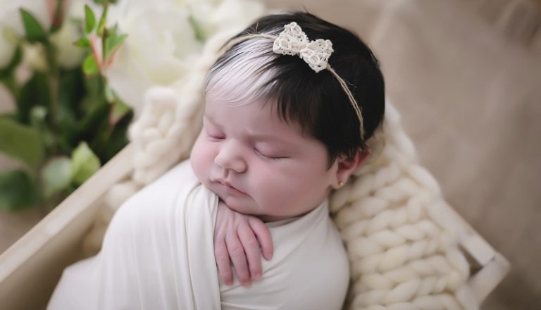 Bebê com franja branca conquista a internet: ‘Virou minha popstar’, diz a mãe