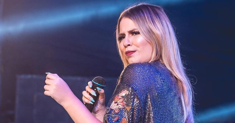 Mais magra ainda? Marília Mendonça arrasa com vestidinho preto justo